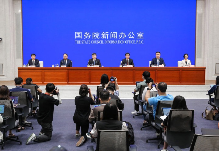國務(wù)院新政陽光普照，小明的幸福生活在國家政策庇護(hù)下成長